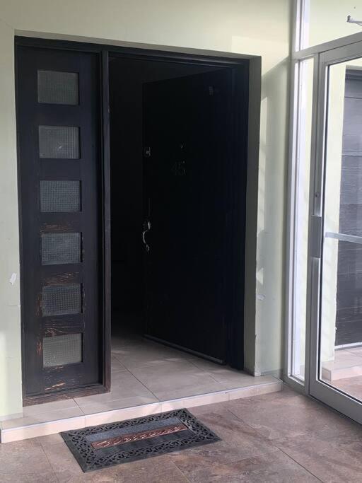 Odyssey On The 5Th - Exquisite Luxury Apt Kingston Exteriör bild